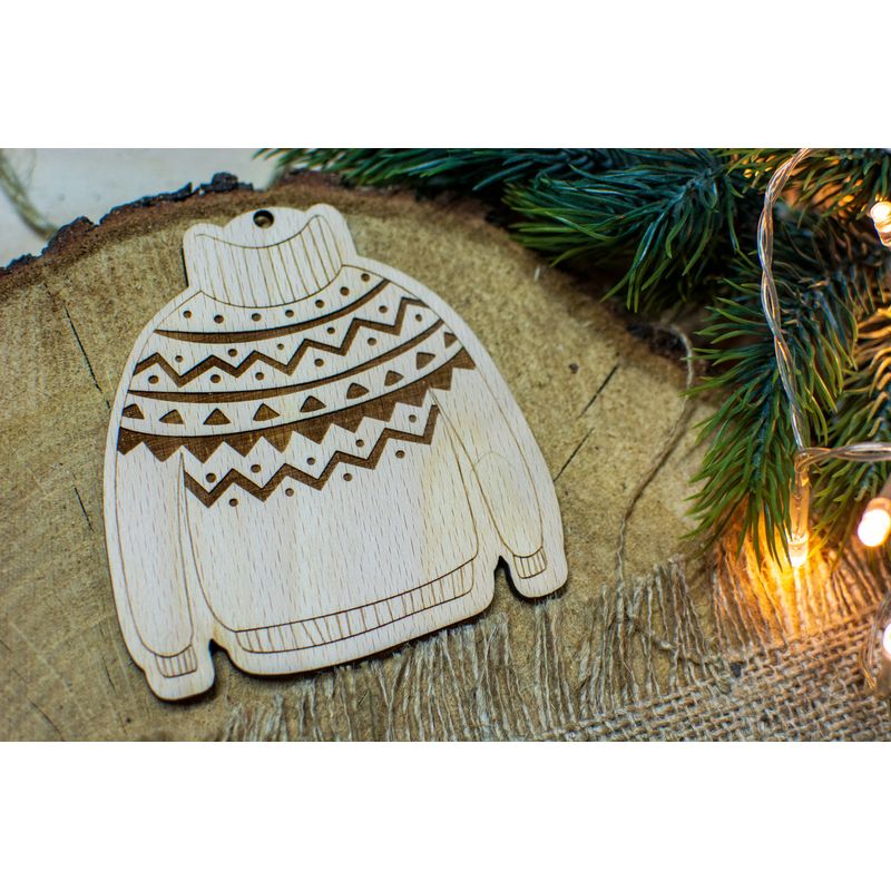 Casa si Gradina - Decoratiuni - Decoratiuni de sezon - Glob de Craciun HH857 din Lemn Model Pulover Tricotat - Infinity.ro