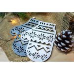 Casa si Gradina - Decoratiuni - Decoratiuni de sezon - Set 2 globuri de Craciun HH917 din Lemn Model Manusa Traditioanala Craciun - Infinity.ro