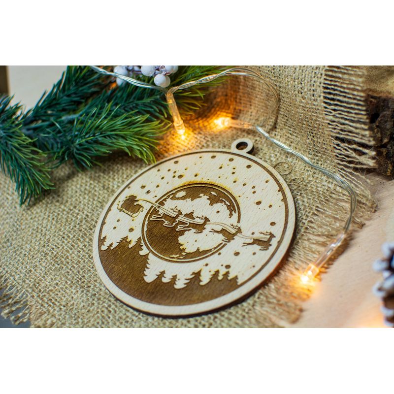 Casa si Gradina - Decoratiuni - Decoratiuni de sezon - Glob de Craciun HH911 din Lemn Model Sania lui Mos Craciun - Infinity.ro