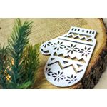 Casa si Gradina - Decoratiuni - Decoratiuni de sezon - Set 2 globuri de Craciun HH917 din Lemn Model Manusa Traditioanala Craciun - Infinity.ro