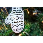 Casa si Gradina - Decoratiuni - Decoratiuni de sezon - Set 2 globuri de Craciun HH917 din Lemn Model Manusa Traditioanala Craciun - Infinity.ro