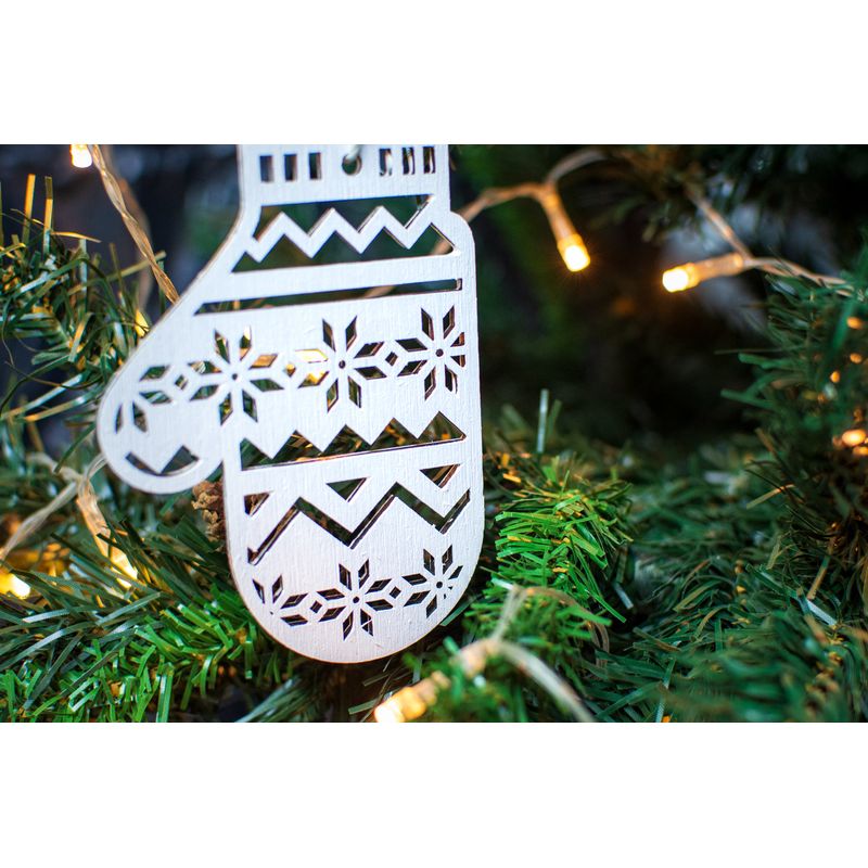 Casa si Gradina - Decoratiuni - Decoratiuni de sezon - Set 2 globuri de Craciun HH917 din Lemn Model Manusa Traditioanala Craciun - Infinity.ro