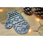 Casa si Gradina - Decoratiuni - Decoratiuni de sezon - Set 2 globuri de Craciun HH917 din Lemn Model Manusa Traditioanala Craciun - Infinity.ro