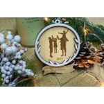 Casa si Gradina - Decoratiuni - Decoratiuni de sezon - Glob de Craciun Personalizat Familie HH896 din Lemn Model Primul Craciun in 4 - Infinity.ro
