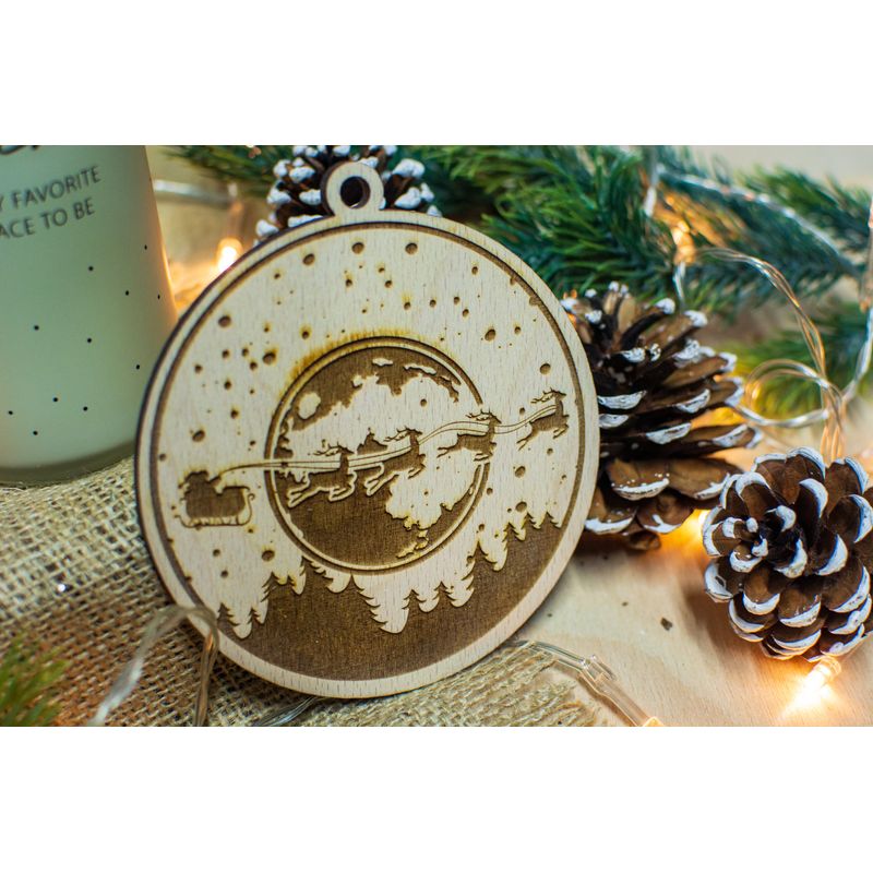 Casa si Gradina - Decoratiuni - Decoratiuni de sezon - Glob de Craciun HH911 din Lemn Model Sania lui Mos Craciun - Infinity.ro