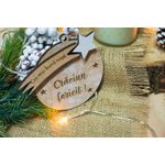 Casa si Gradina - Decoratiuni - Decoratiuni de sezon - Glob de Craciun Personalizabil HH886 din Lemn Model Stea cu mesaj Craciun Fericit pentru cea mai buna persoana - Infinity.ro