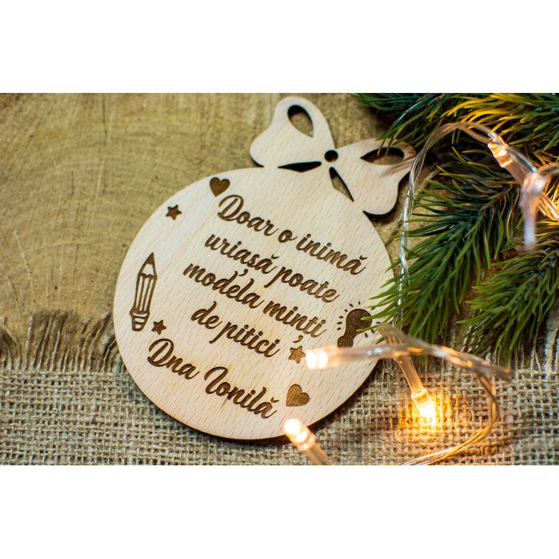 Casa si Gradina - Decoratiuni - Decoratiuni de sezon - Glob de Craciun Personalizat HH922 din Lemn Model Profesor Educator - Infinity.ro