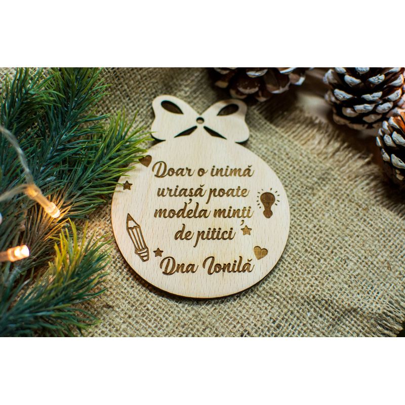 Casa si Gradina - Decoratiuni - Decoratiuni de sezon - Glob de Craciun Personalizat HH922 din Lemn Model Profesor Educator - Infinity.ro