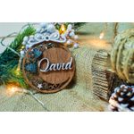 Casa si Gradina - Decoratiuni - Decoratiuni de sezon - Glob de Craciun cu Nume Personalizat HH905 din Lemn Model Brad de Craciun - Infinity.ro