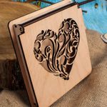 Fashion, accesorii si bijuterii - Femei - Bijuterii femei - Cutii bijuterii - Cutie Verighete Personalizata HH1565 din Lemn 15x15 cm - Infinity.ro