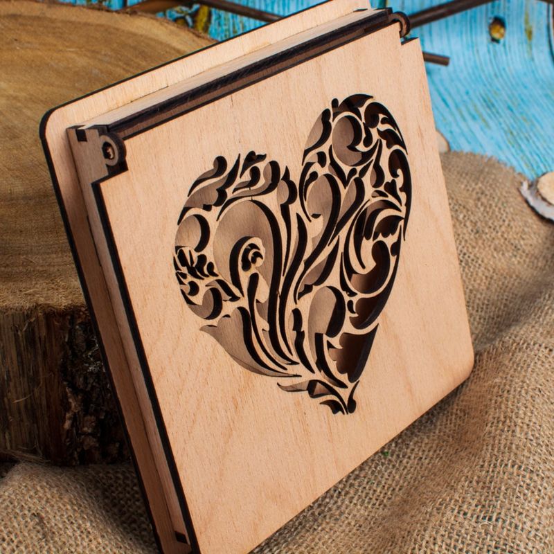 Fashion, accesorii si bijuterii - Femei - Bijuterii femei - Cutii bijuterii - Cutie Verighete Personalizata HH1565 din Lemn 15x15 cm - Infinity.ro