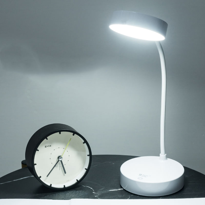 Casa si Gradina - Corpuri si surse de iluminat - Veioze si lampi - Lampi de veghe - Lampa LED Flexibila de Birou MRG M1631, Reincarcabila, Touch , Alba - Infinity.ro