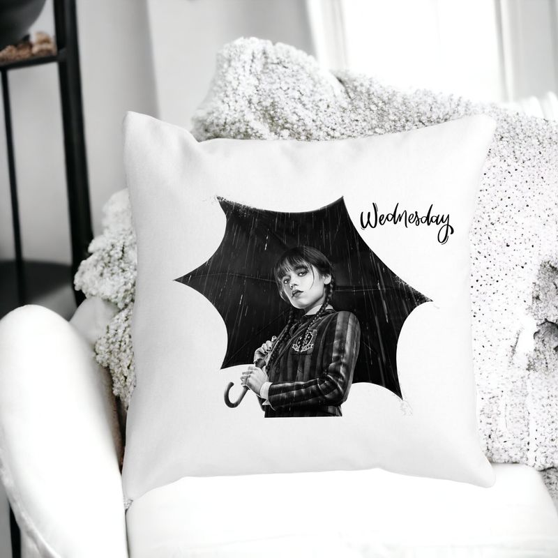 Casa si Gradina - Textile si covoare - Perne si pilote - Perne decorative - Perna Decorativa Wednesday Addams 3,40x40 cm, Alb mat, Husa Detasabila, Burduf - Infinity.ro