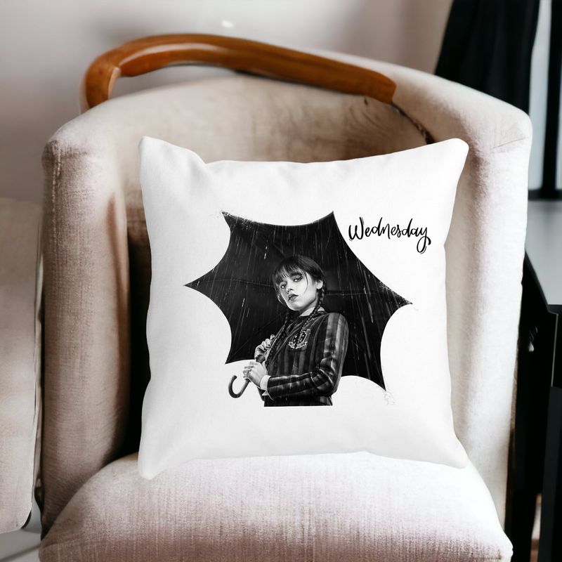Casa si Gradina - Textile si covoare - Perne si pilote - Perne decorative - Perna Decorativa Wednesday Addams 3,40x40 cm, Alb mat, Husa Detasabila, Burduf - Infinity.ro