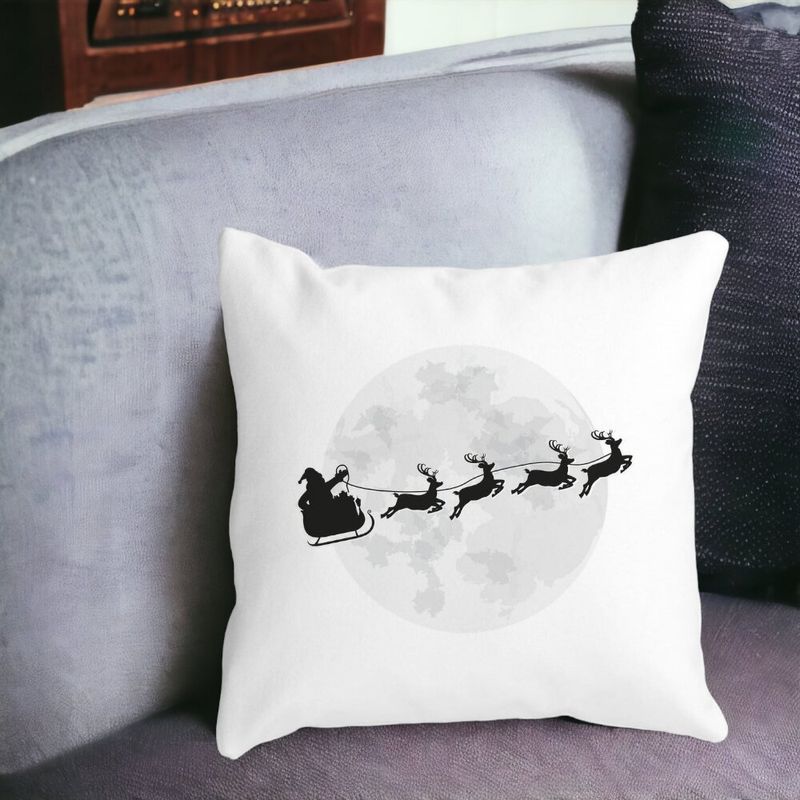 Casa si Gradina - Textile si covoare - Perne si pilote - Perne decorative - Perna Decorativa de Craciun Reni la Sanie, 40x40 cm, Alb mat, Husa Detasabila, Burduf - Infinity.ro