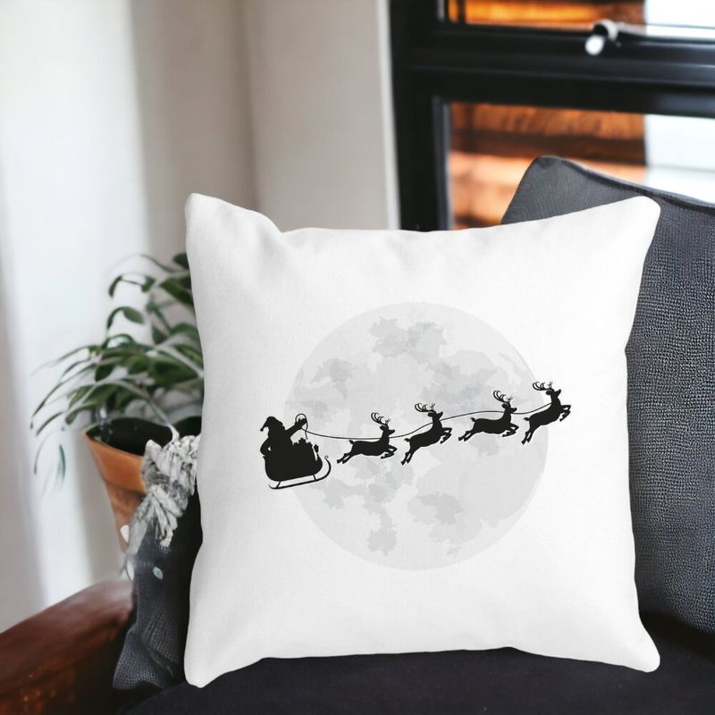 Casa si Gradina - Textile si covoare - Perne si pilote - Perne decorative - Perna Decorativa de Craciun Reni la Sanie, 40x40 cm, Alb mat, Husa Detasabila, Burduf - Infinity.ro