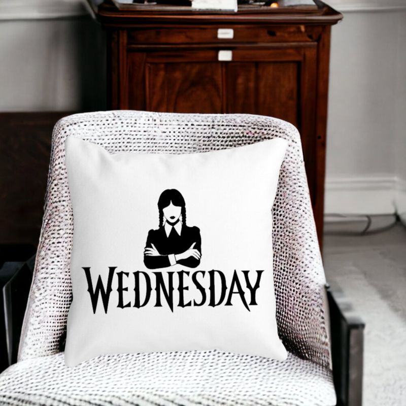 Casa si Gradina - Textile si covoare - Perne si pilote - Perne decorative - Perna Decorativa Wednesday Addams 4,40x40 cm, Alb mat, Husa Detasabila, Burduf - Infinity.ro