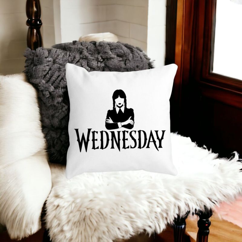 Casa si Gradina - Textile si covoare - Perne si pilote - Perne decorative - Perna Decorativa Wednesday Addams 4,40x40 cm, Alb mat, Husa Detasabila, Burduf - Infinity.ro