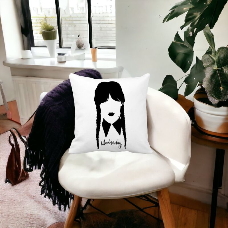 Casa si Gradina - Textile si covoare - Perne si pilote - Perne decorative - Perna Decorativa Wednesday Addams 2,40x40 cm, Alb mat, Husa Detasabila, Burduf - Infinity.ro