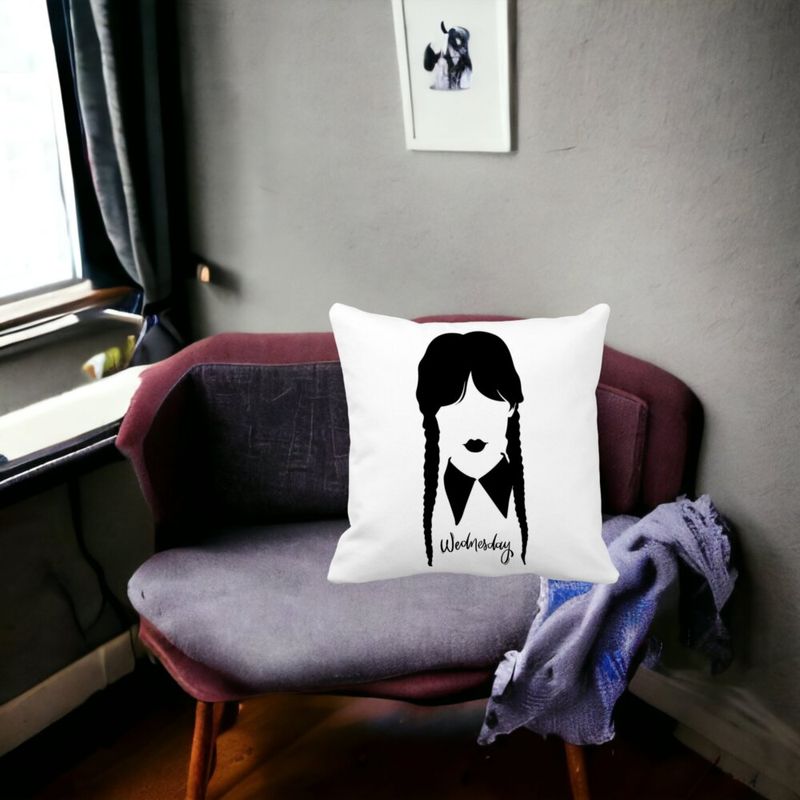 Casa si Gradina - Textile si covoare - Perne si pilote - Perne decorative - Perna Decorativa Wednesday Addams 2,40x40 cm, Alb mat, Husa Detasabila, Burduf - Infinity.ro
