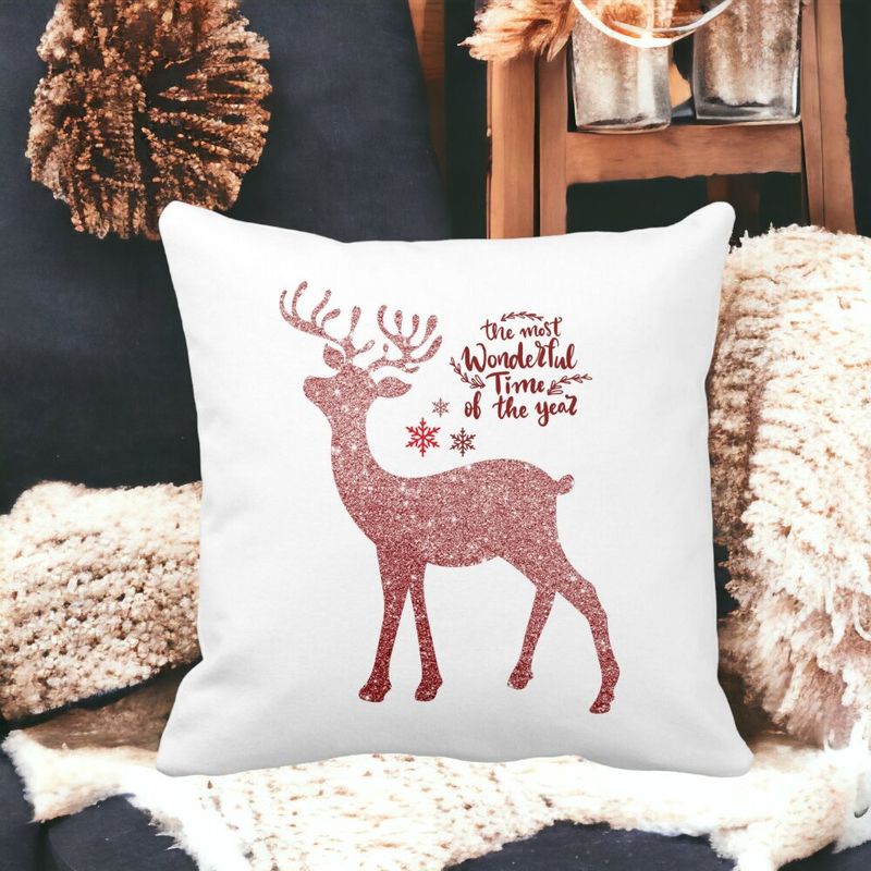 Casa si Gradina - Textile si covoare - Perne si pilote - Perne decorative - Perna Decorativa de Craciun cu Ren si Text 1, 40x40 cm, Alb mat, Husa Detasabila, Burduf - Infinity.ro