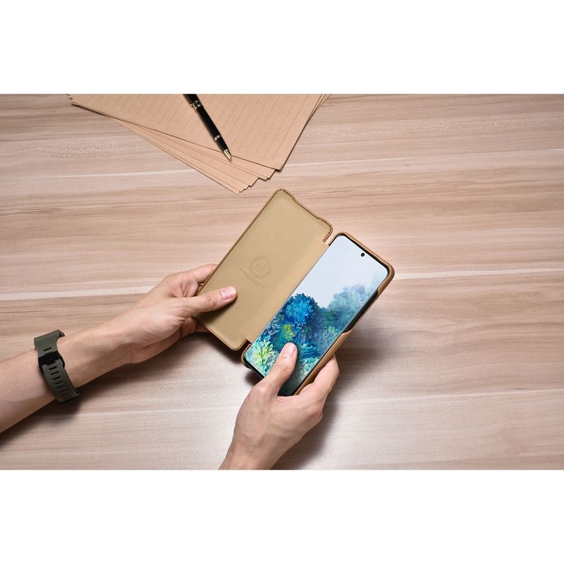 Laptop, Telefoane si Tablete - Telefoane mobile si accesorii - Accesorii Telefoane - Huse telefoane - Husa de protectie Flip Cover pentru Samsung Galaxy S20 Ultra, Maro - Infinity.ro