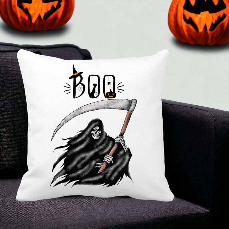 Casa si Gradina - Textile si covoare - Perne si pilote - Perne decorative - Perna Decorativa cu motiv The Grim Reaper, de Halloween, 40x40 cm, Alb mat, Husa Detasabila, Burduf - Infinity.ro