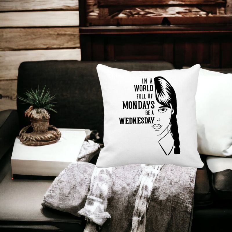 Casa si Gradina - Textile si covoare - Perne si pilote - Perne decorative - Perna Decorativa Wednesday Addams si Text, 40x40 cm, Alb mat, Husa Detasabila, Burduf - Infinity.ro