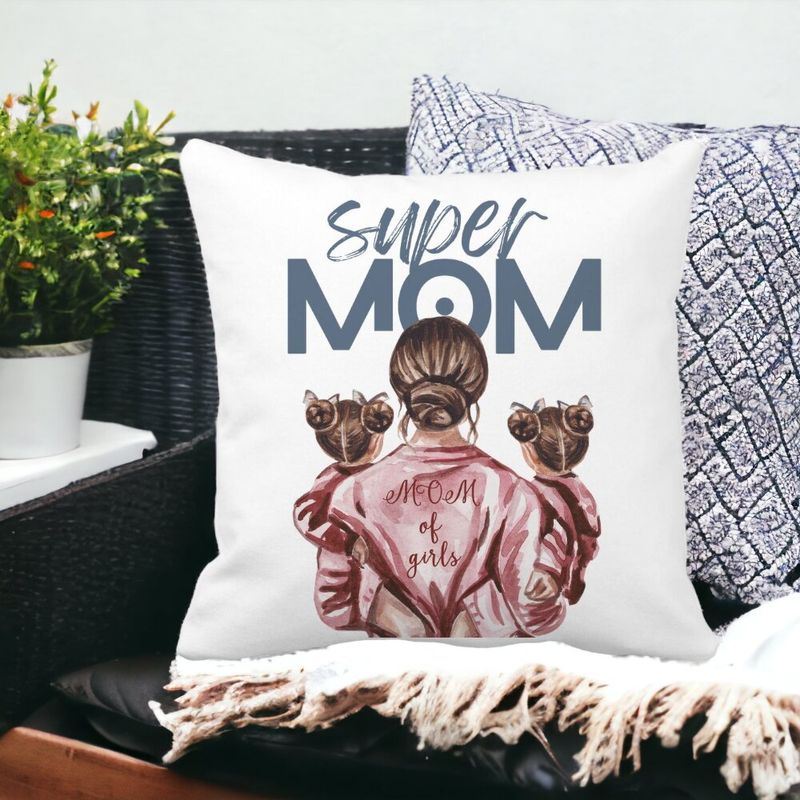 Casa si Gradina - Textile si covoare - Perne si pilote - Perne decorative - Perna Decorativa Patrata Super Mom of Girls, 40x40 cm, Alb mat, Husa Detasabila, Burduf - Infinity.ro
