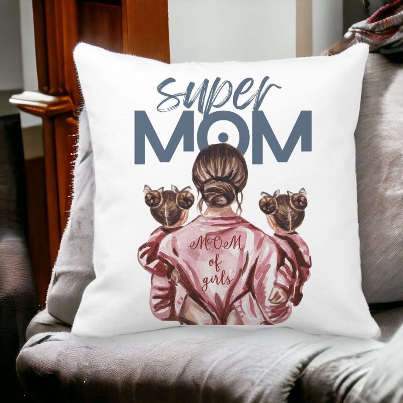 Casa si Gradina - Textile si covoare - Perne si pilote - Perne decorative - Perna Decorativa Patrata Super Mom of Girls, 40x40 cm, Alb mat, Husa Detasabila, Burduf - Infinity.ro