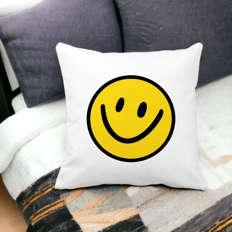 Casa si Gradina - Textile si covoare - Perne si pilote - Perne decorative - Perna Decorativa Patrata Smiley Face 2,40x40 cm, Alb mat, Husa Detasabila, Burduf - Infinity.ro
