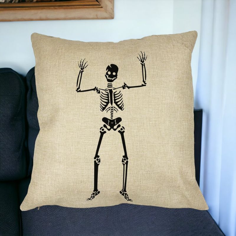 Casa si Gradina - Textile si covoare - Perne si pilote - Perne decorative - Perna Decorativa cu motiv Sechelet de Halloween 1, 40x40 cm, Husa Detasabila, Burduf - Infinity.ro