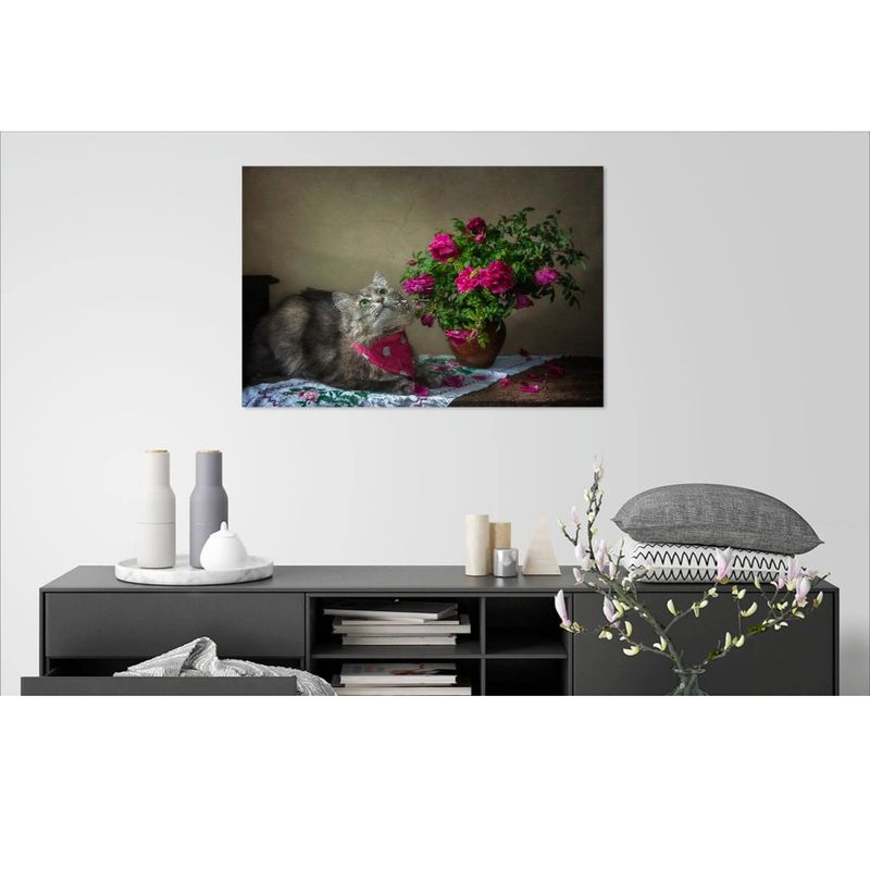 Casa si Gradina - Decoratiuni - Tablouri - Tablou Canvas, Flori, animale, pisica, vaza, natura statica, 80x50 cm, Rama lemn, Multicolor - Infinity.ro