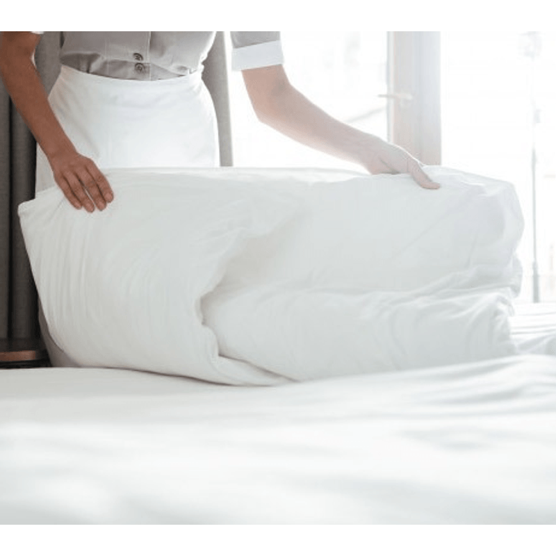 Casa si Gradina - Textile si covoare - Lenjerii de pat - Lenjerii copii - Set 5 piese Lenjerie de pat 4 piese Kotonia Home Hotel XXL si pilota de iarna, 100% bumbac, Damasc, dungi late, Alb - Infinity.ro