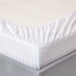Casa si Gradina - Textile si covoare - Lenjerii de pat - Protectie saltea - Husa cu elastic pentru pat Kotonia Home Damasc dungi cu latime de 1 cm, 100% bumbac, Alb, 140x200+20 cm - Infinity.ro