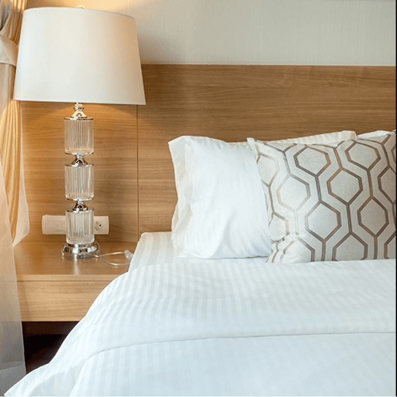 Casa si Gradina - Textile si covoare - Lenjerii de pat - Huse pilote - Husa pentru pilota Kotonia Home Hotel Damasc cu dungi cu latime de 2.5 cm, 100% bumbac, Alb, 180x200 cm - Infinity.ro