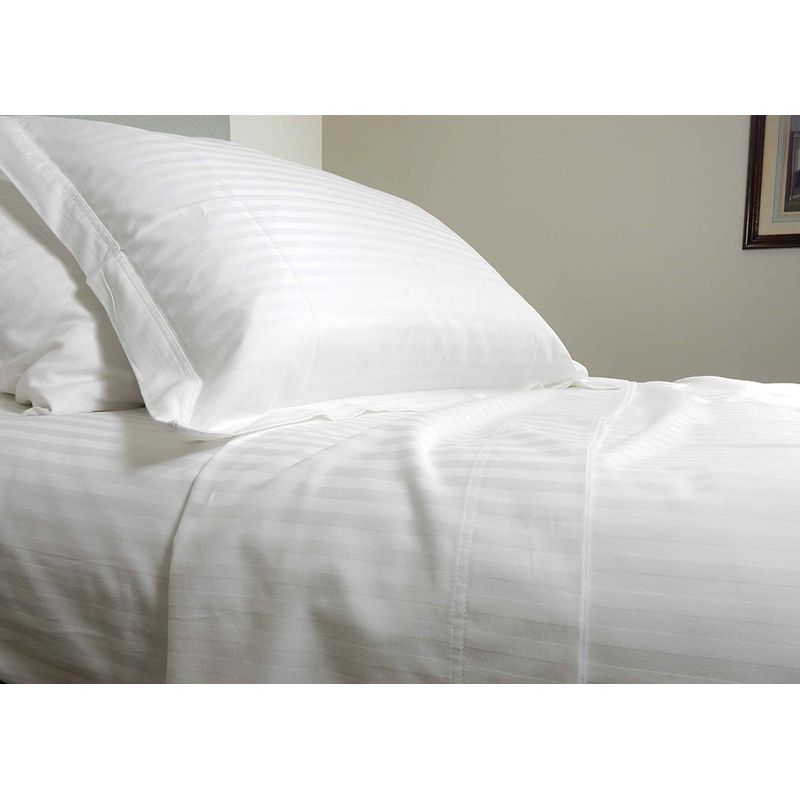 Casa si Gradina - Textile si covoare - Lenjerii de pat - Fete de perna - Set 2 Fete de perna Kotonia Home Hotel Damasc cu dungi late 2.5 cm cu rame decorative Oxford, 100% bumbac, 70x70 cm, Alb - Infinity.ro
