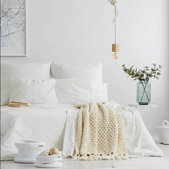 Set 5 piese Lenjerie de pat 4 piese Kotonia Home Hotel XXL si pilota de iarna, 100% bumbac, Ranforce, Alb