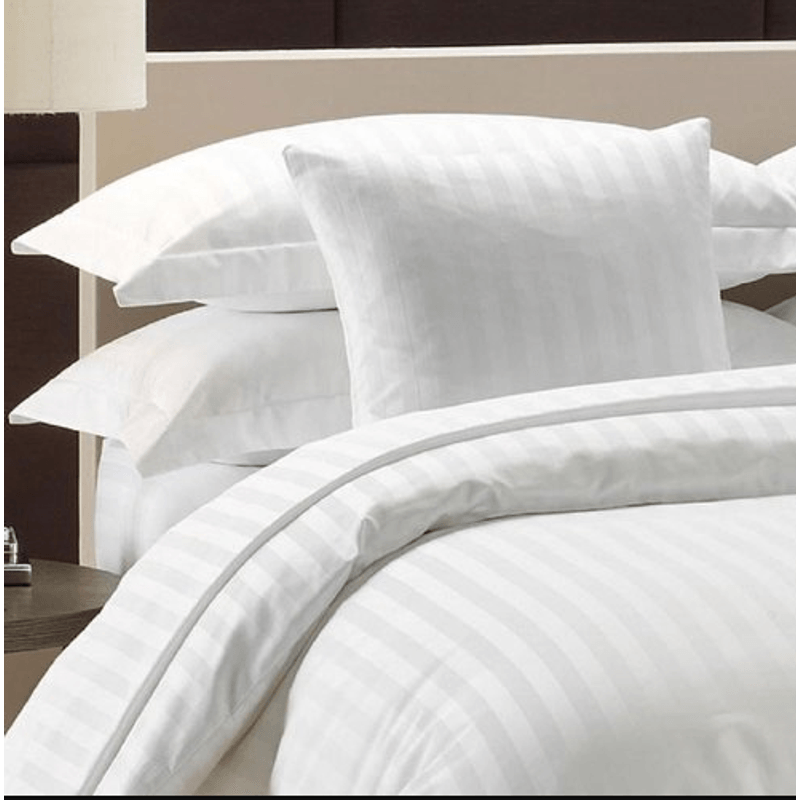 Casa si Gradina - Textile si covoare - Lenjerii de pat - Lenjerii copii - Set 4 piese Lenjerie de pat 3 piese si pilota de iarna Kotonia Home, 1 persoana, 100% bumbac, Damasc, dungi late, Alb - Infinity.ro