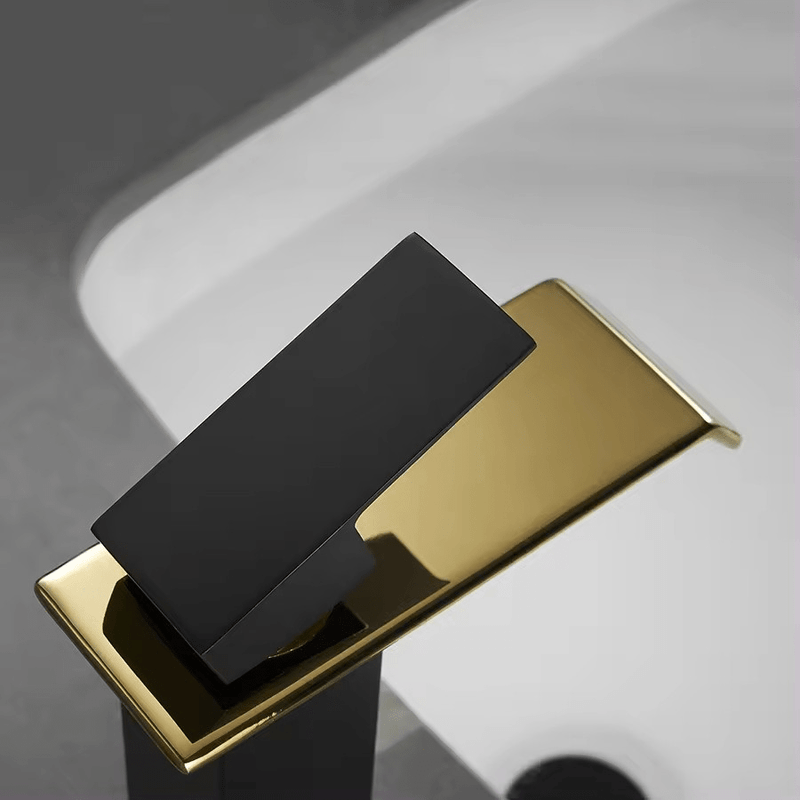 Casa si Gradina - Sanitare - Lavoar baie si accesorii - Baterii sanitare - Baterie Lavoar cu montare pe chiuveta, culoare Negru/Auriu ABYZ™ - Infinity.ro