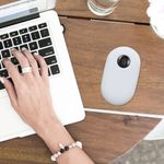 PC, gaming si accesorii - Periferice PC - Periferice Diverse - Husa mouse Kwmobile pentru Apple Magic Mouse, Alb, Silicon, KWM0000259K002C - Infinity.ro