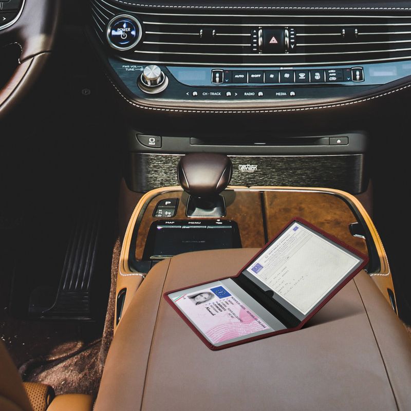 Carti si Birotica - Birotica - Accesorii de birou - Mape si dosare - Husa Kwmobile pentru certificatul de inmatriculare, Visiniu, Piele ecologica, KWM000013EI005C - Infinity.ro