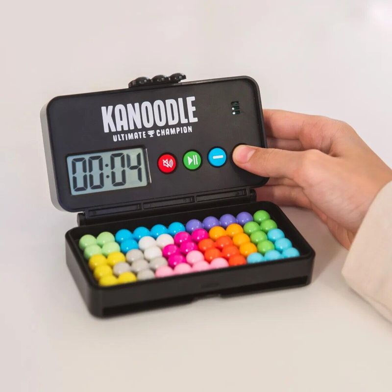 Jucarii, Copii si Bebe - Jucarii si jocuri - Jucarii & jocuri educative - Jocuri de memorie si inteligenta - Joc de logica Kanoodle - Setul campionului - Infinity.ro
