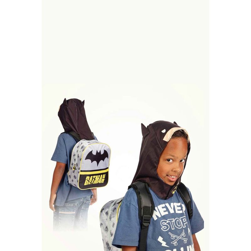 Carti si Birotica - Rechizite - Rucsacuri si genti scolare - Ghiozdan gradinita Batman cu gluga 31 x 26 x 11 cm 31 x 26 x 11 cm Gri/Negru - Infinity.ro