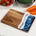 Casa si Gradina - Bucatarie si vesela - Ustensile bucatarie - Tocatoare de bucatarie - Tocator Ocean Wave, lemn Acacia, Rasina Epoxidica Lucrat Manual, SELERIS®, Taiat/Servit, Dreptunghi cu Gaura, Model D - Infinity.ro