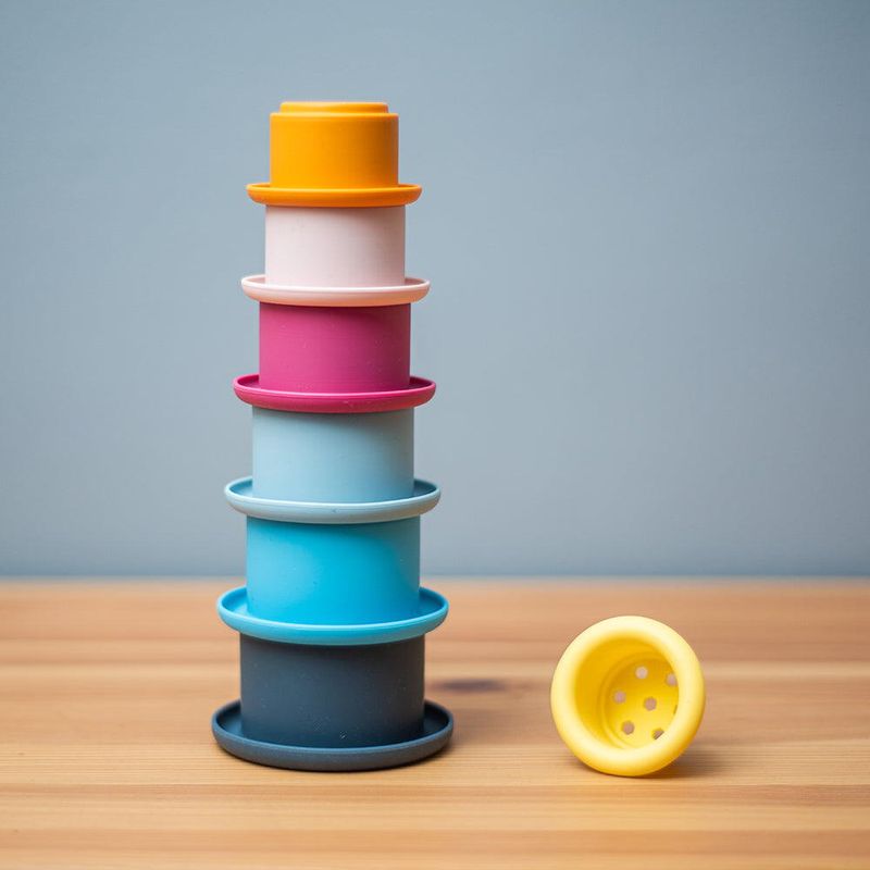 Jucarii, Copii si Bebe - Jucarii si jocuri - Jucarii bebelusi - Jucarii interactive bebelusi - Set cupe de stivuit din silicon - Infinity.ro