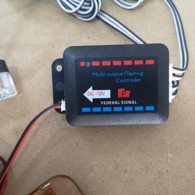 Casa si Gradina - Corpuri si surse de iluminat - Iluminat comercial si industrial - Proiectoare si lampi de lucru - Set 4 lumini stroboscop rosu albastru grila, telecomanda, 7 functii, 12V - Infinity.ro