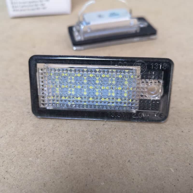 Auto si Moto - Piese auto si accesorii - Caroserie - Faruri, stopuri si proiectoare - Lampi numar led Audi A4 B7, A4 B6, A6 C6, A3 8P, A8 D3, Q7 - Infinity.ro