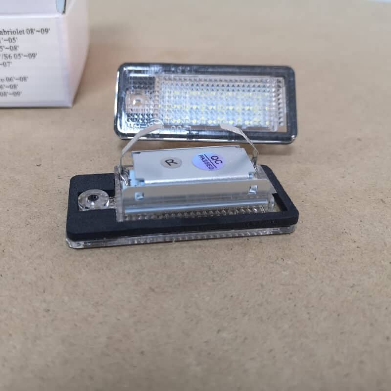 Auto si Moto - Piese auto si accesorii - Caroserie - Faruri, stopuri si proiectoare - Lampi numar led Audi A4 B7, A4 B6, A6 C6, A3 8P, A8 D3, Q7 - Infinity.ro