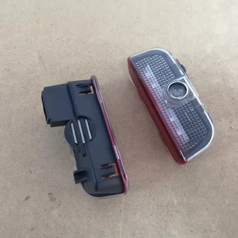 Auto si Moto - Piese auto si accesorii - Caroserie - Faruri, stopuri si proiectoare - Lampi logo portiere VW Passat B6, B7, CC, Golf 5, 6, 7, Touareg - Infinity.ro